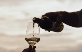 Pouring wine, &copy; Weinviertel Tourismus / Sophie Menegaldo