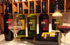 Wine assortment, &copy; Seymannfilm