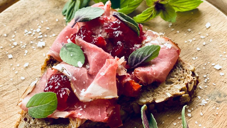 Wild smoked meat, &copy; Amelie Seilern-Aspang