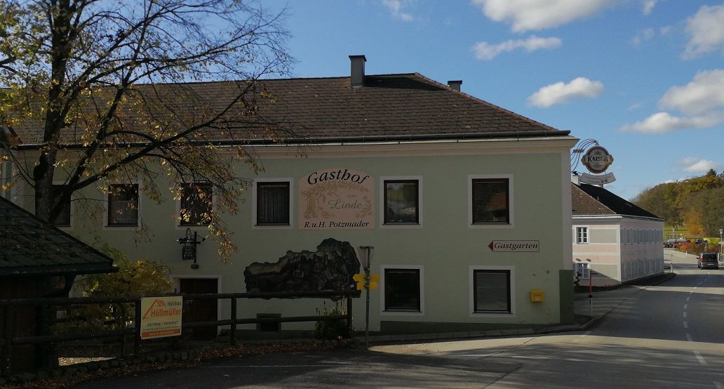 Exteriérový pohľad na hostinec s nápisom "Gasthof zur Linde".