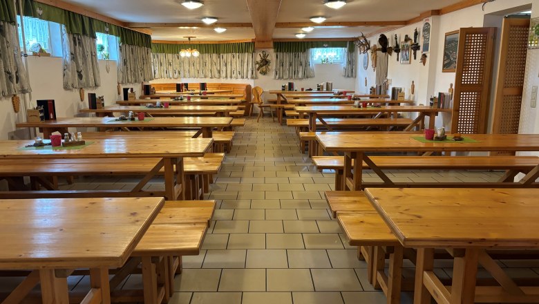 Pohľad do interi&eacute;ru Viechy Berger v Atzenbruggu, &copy; Heuriger Fam. Berger