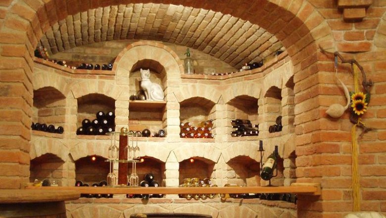 Rustic domed wine cellar, &copy; Hans Krenn