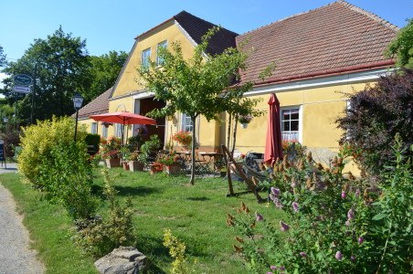 Courtyard view, &copy; Teix Stephan