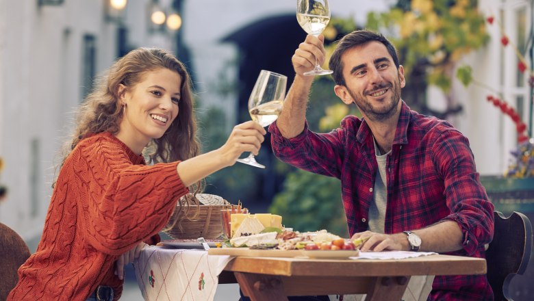 Gumpoldskirchen, &copy; triesting_36393_heuriger-spaetrot-gumpoldskirchen_cwienerwald-tourismus_andreas-hofer