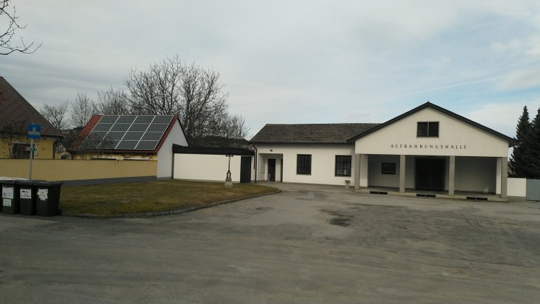 Public toilet cemetery, &copy; Matthias R. Wurth