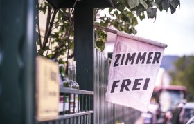 Symbol photo "Room available", © Daniela Matejschek