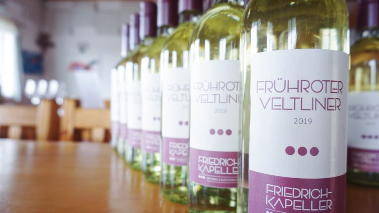 Bottles of wine tavern on the table, &copy; Friedrich Kapeller