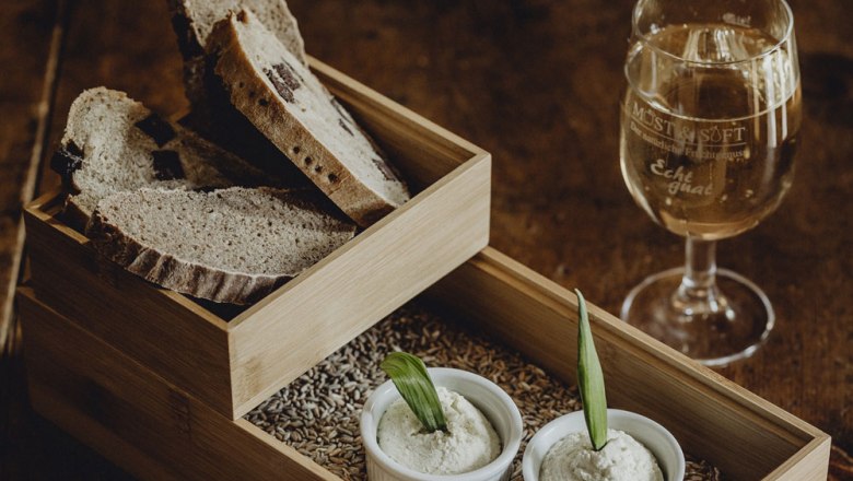 Selbstgebackenes Brot, © Niederösterreich Werbung/Sophie Menegaldo