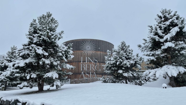 The snow-covered Linsberg Asia thermal spa, &copy; Linsberg Asia