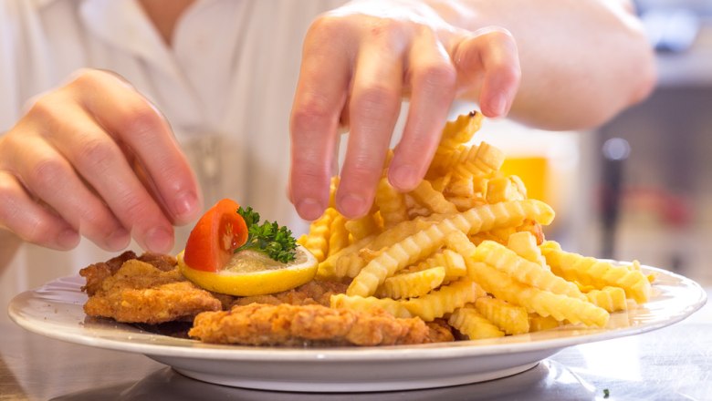 Wiener schnitzel with fries, © Foto Weidinger