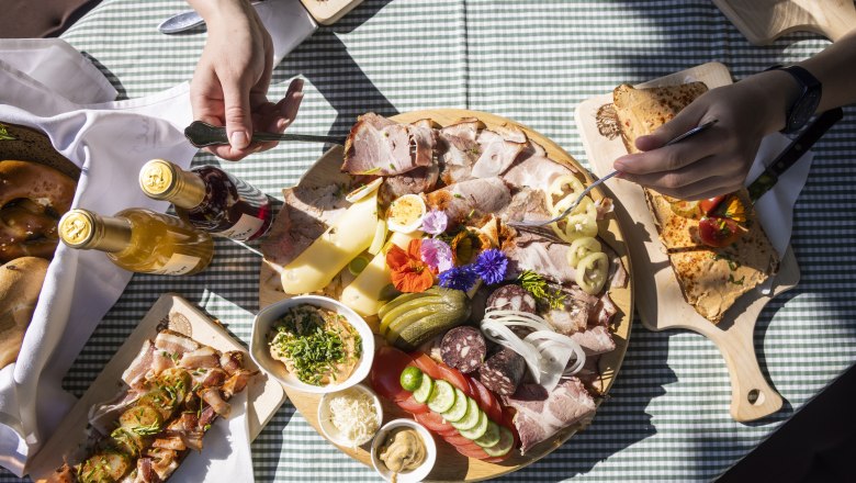 Wienerwald_&copy;Velontour (56)Radlheuriger Kerbichler, &copy; Velontour