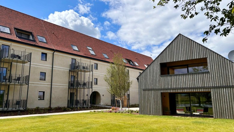 Pohľad na n&aacute;dvorie, &copy; korngut