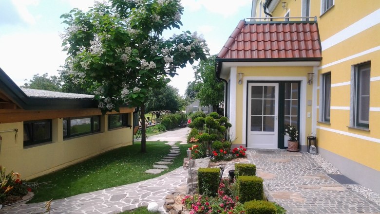 Kerndlerhof main entrance, &copy; Kerndlerhof