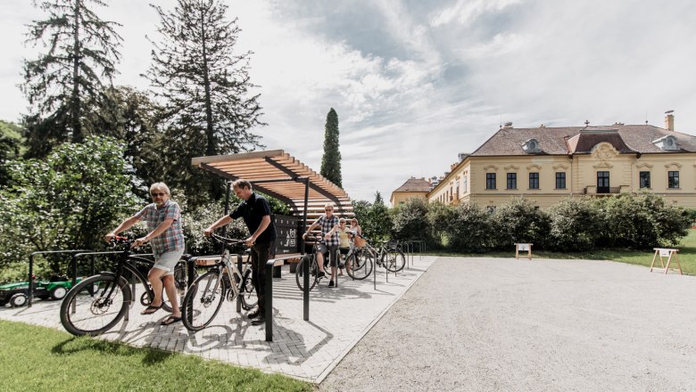 Rest area at Eckartsau Castle, &copy; &Ouml;BF Archiv, Schwarz