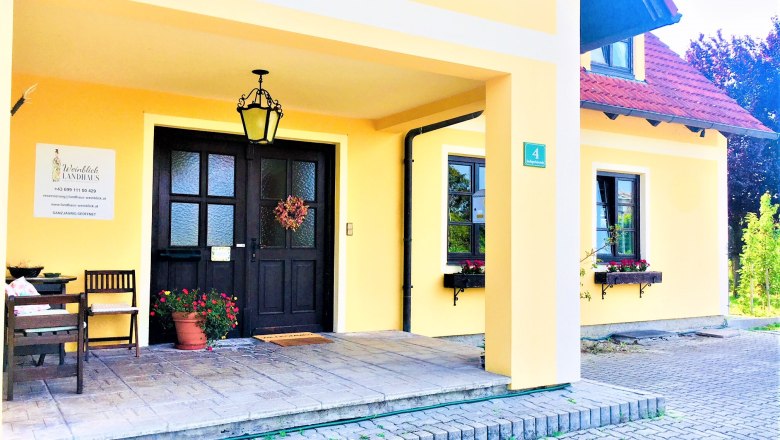 Country house entrance, &copy; Fam. Ritz