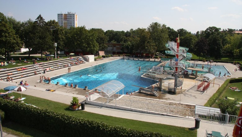 Schwechat outdoor pool, &copy; Stadtgemeinde Schwechat