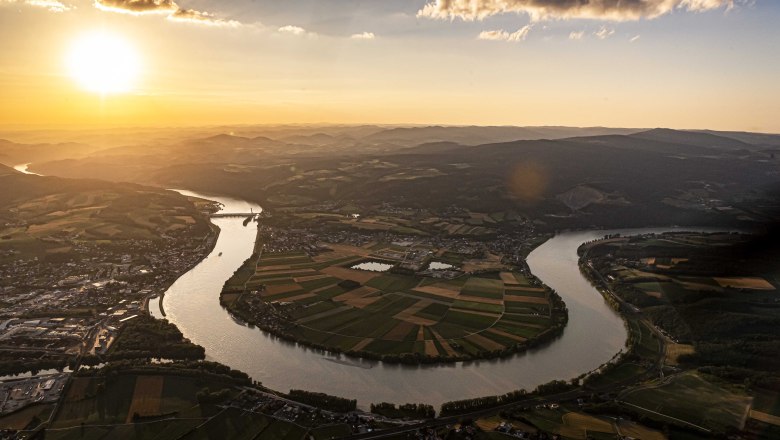 Danube loop near Ybbs-Persenbeug, © Robert Herbst
