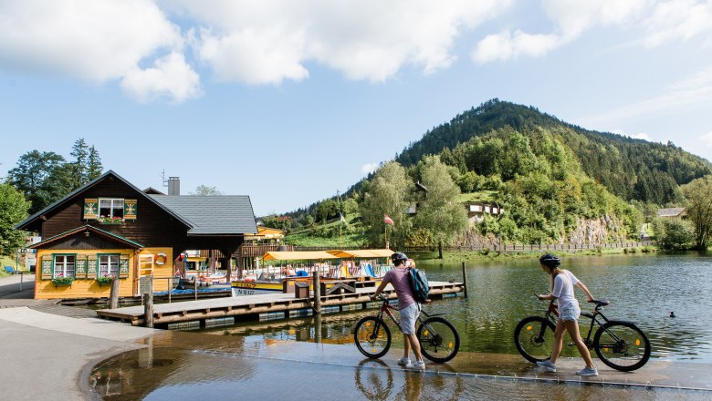 Cyclists in Lunz am See, © schwarz-koenig.at