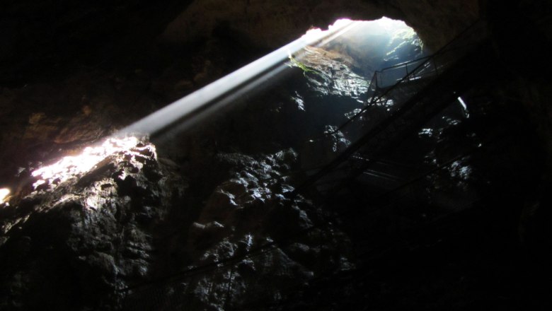 Slnečné lúče v kvapľovej jaskyni, © Mostviertel Tourismus, Karas