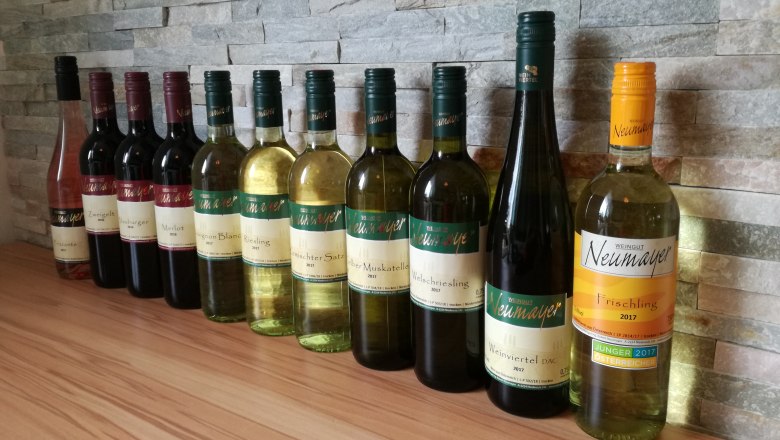 Wine assortment, &copy; Weingut Neumayer