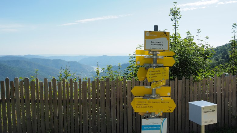 Signposting on the Jauerling, &copy; Donau N&Ouml;/JMZ
