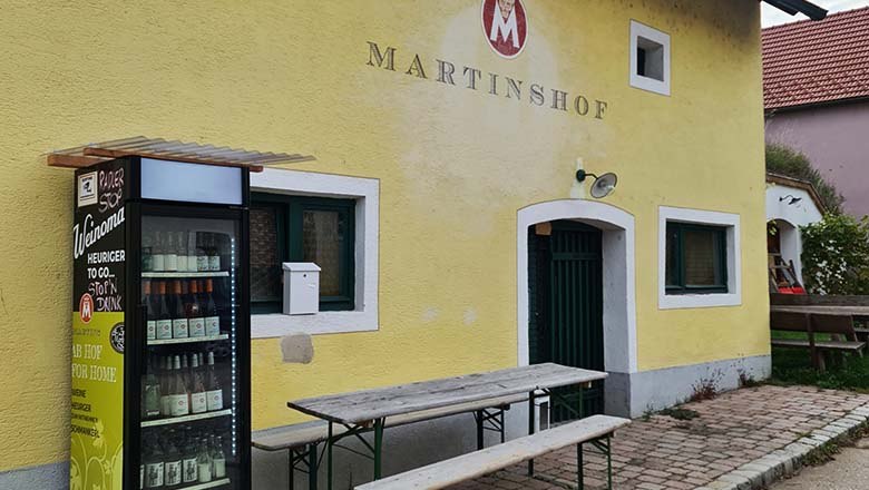 Cycling stop wine cellar lane Neusiedl, &copy; Weingut Martinshof / Holzhauser