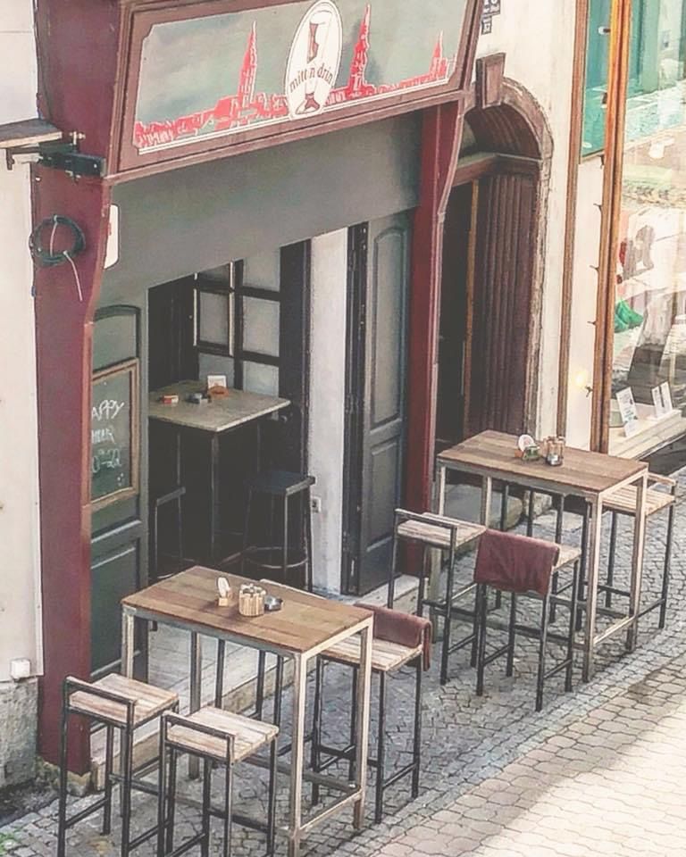 Kaviareň a bar Mittndrin