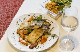 Carp fillet, chanterelle risotto, pumpkin, © Niederösterreich Werbung/David Schreiber