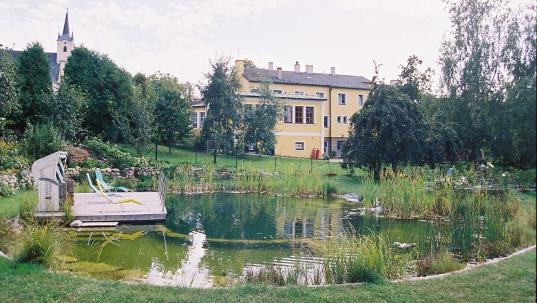 Schwimmbiotop im großen Naturgarten, © Ludwig Schneider