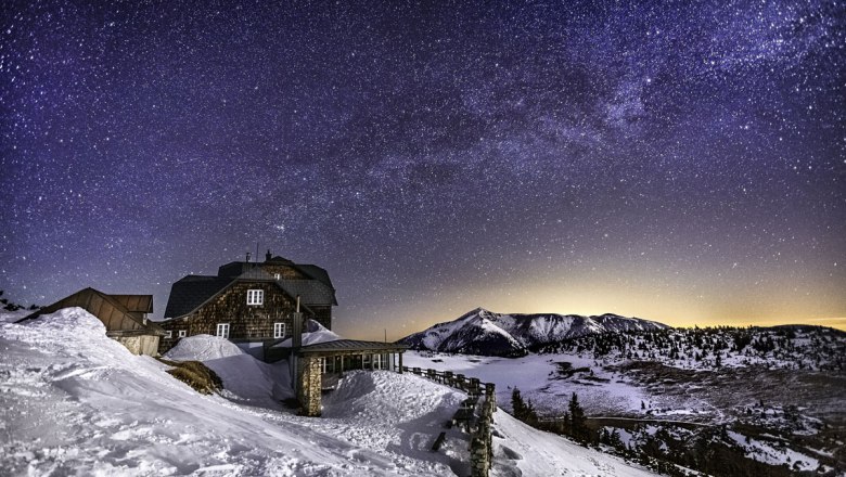 Jasná hviezdnatá obloha nad pohorím Rax, © Wiener Alpen/Christian Kremsl