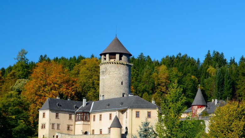 Castle in the fall, &copy; Litschau