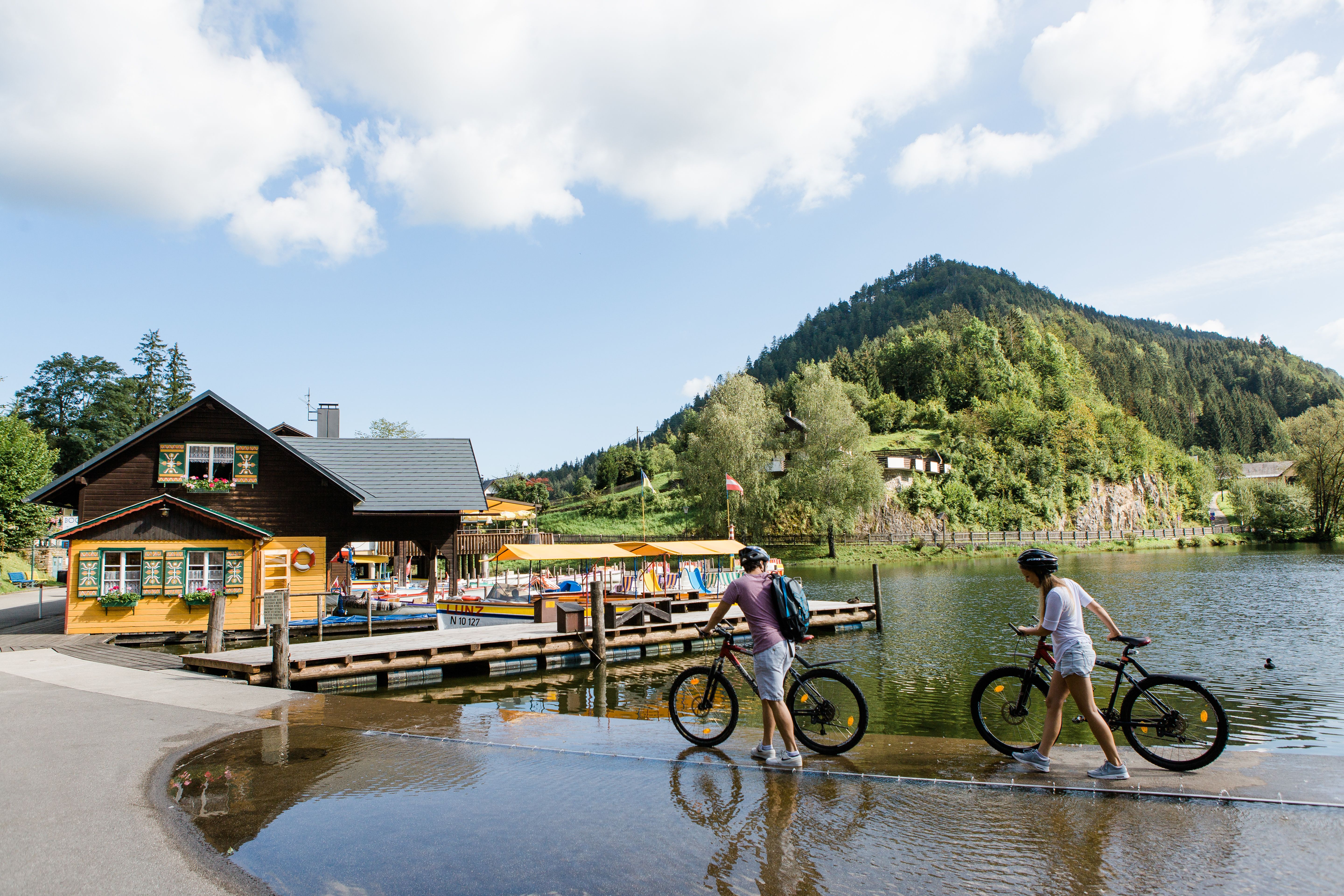Cyklisti na Lunzersee