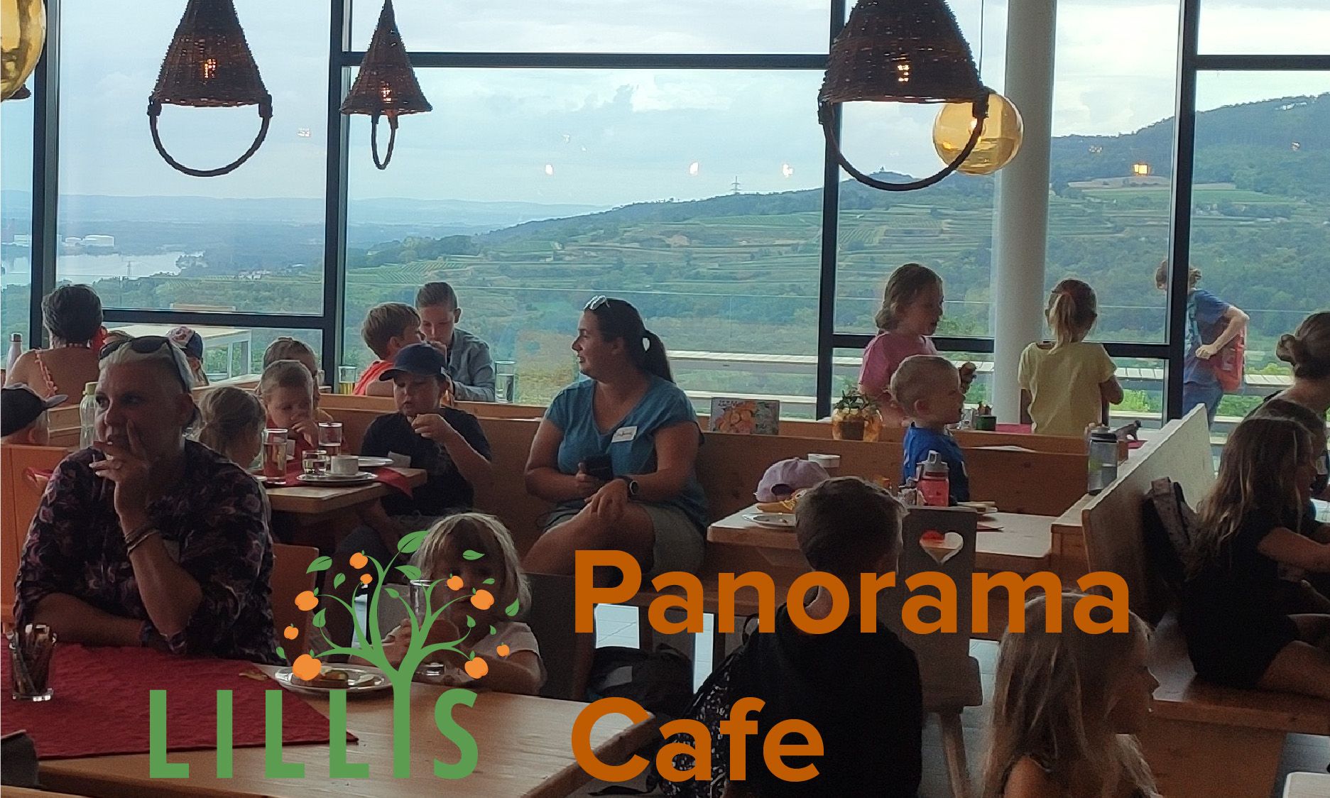 Panoramatická kaviareň v marhuľovej záhrade Lilli