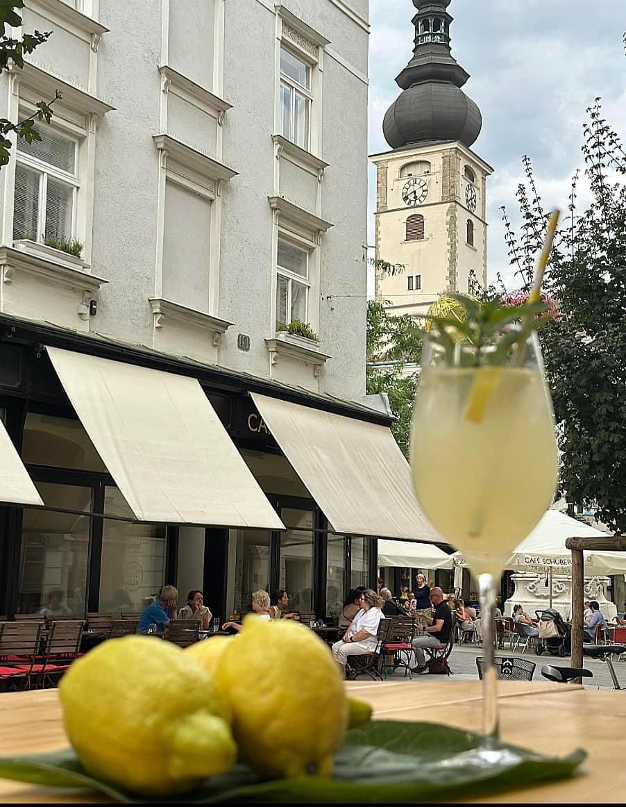 Kaviareň a bar Mittndrin