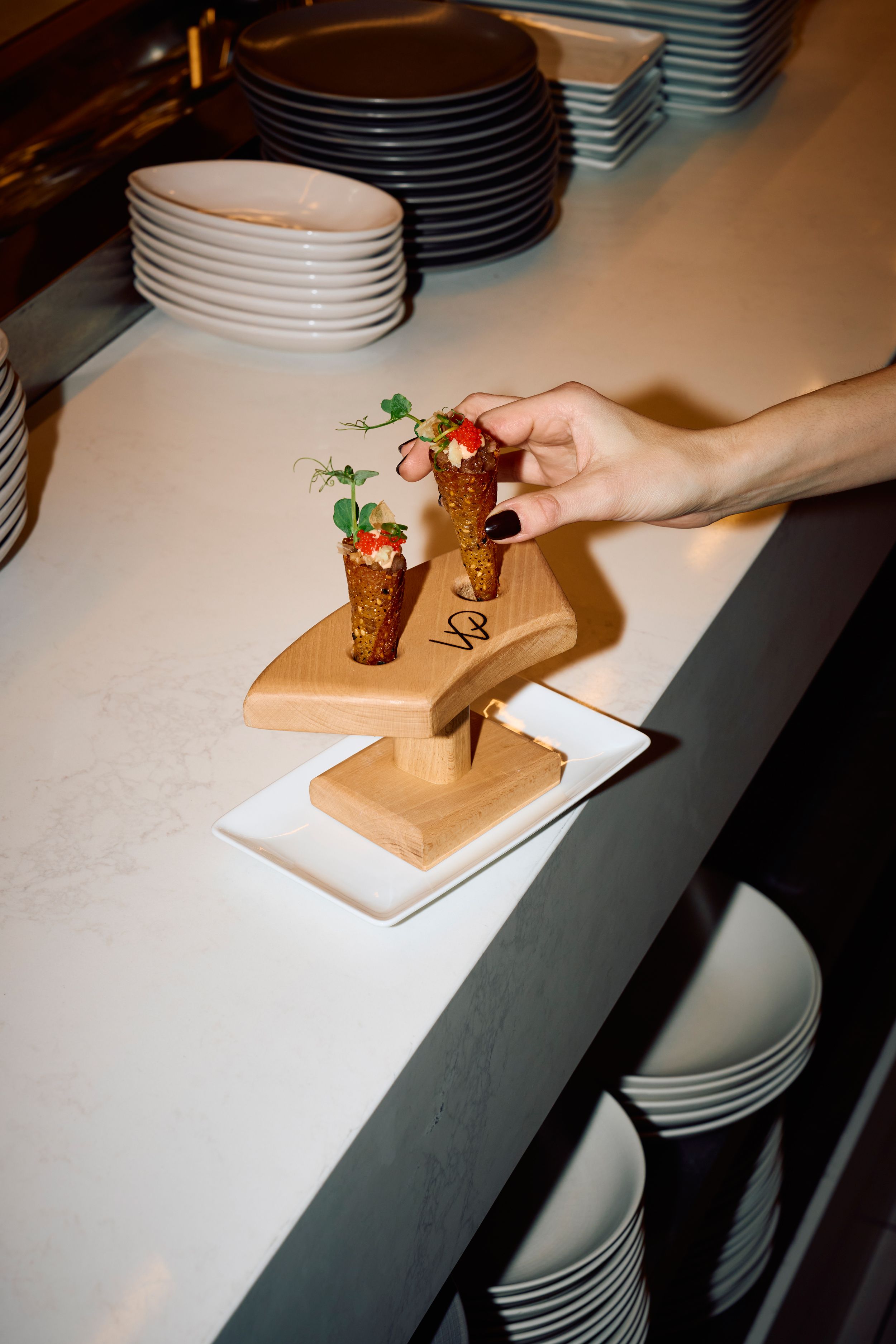 Wolfgang Puck Kitchen + Bar, Malý tanier v drevenom tanieri