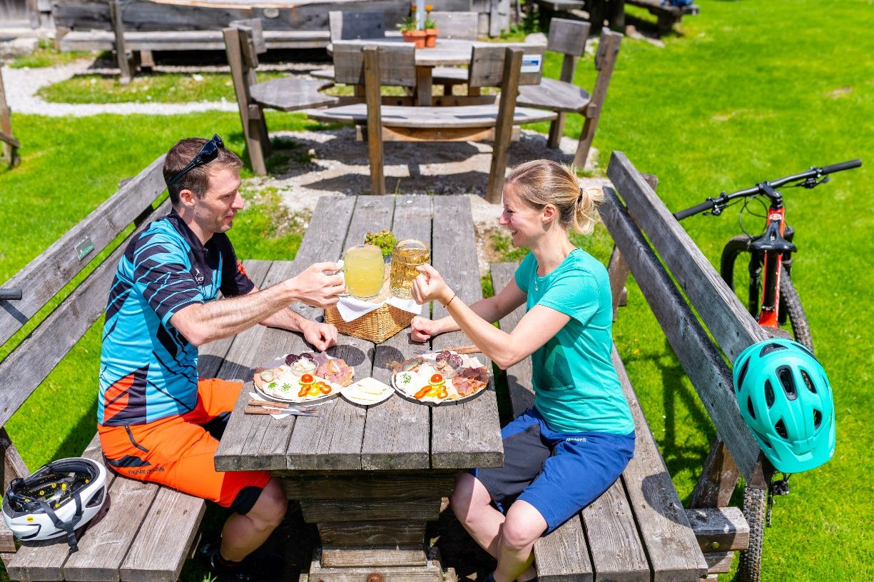 Túra na e-bicykli po alpských pastvinách na Kitzhütte a Siebenhütten-Alm