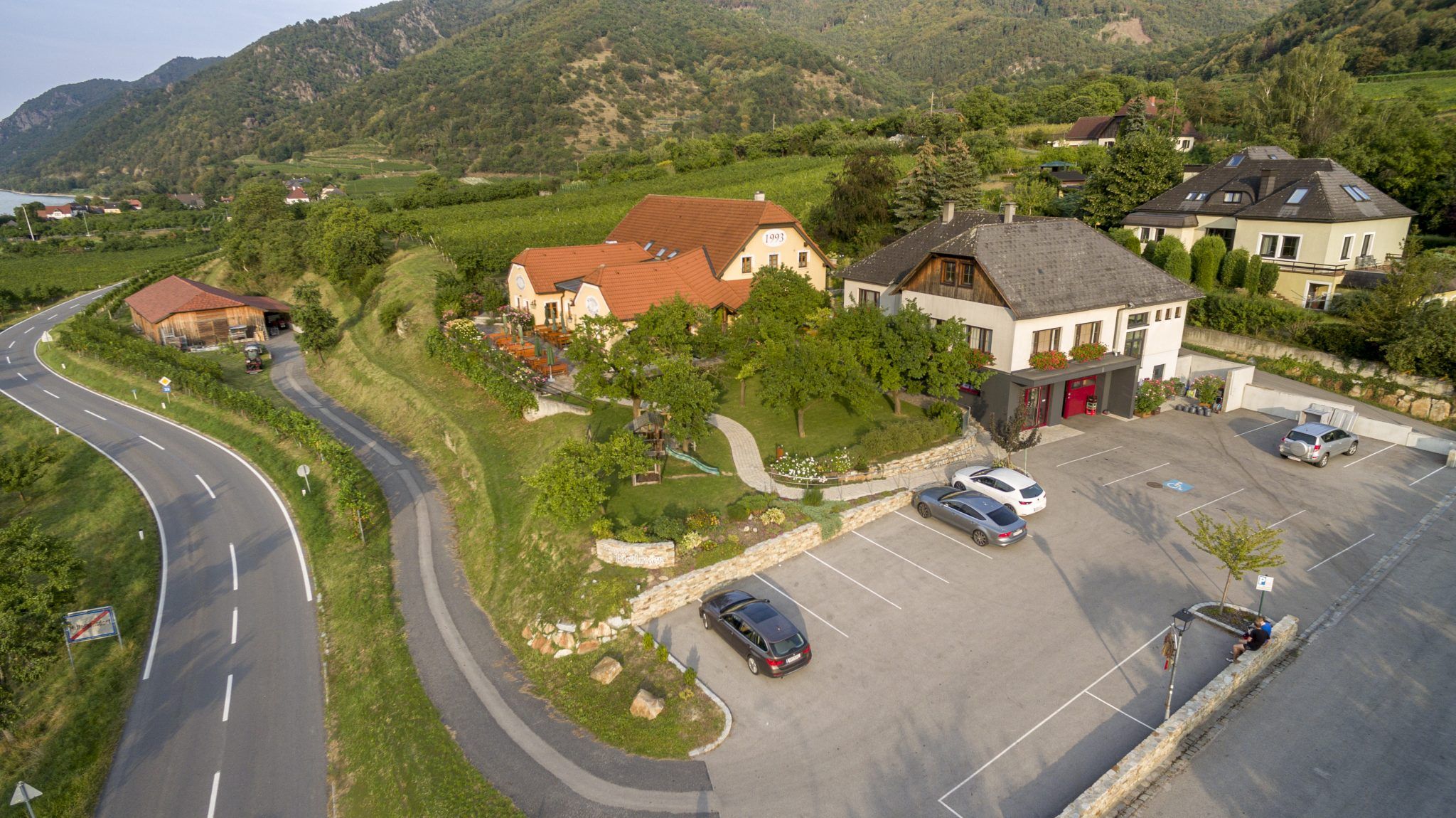Záber z dronu Winzerhof Pöchlinger