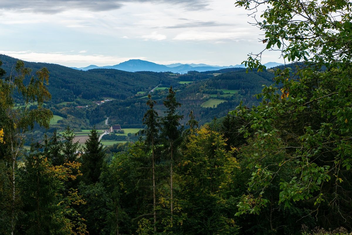 Pohľad na kostol svätej Anny a vrch Ötscher