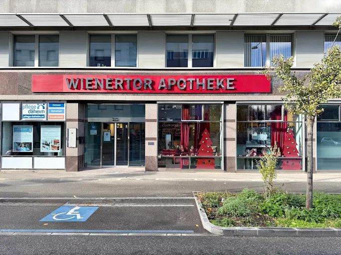 Vchod do lekárne Wienerthor na Ringstraße