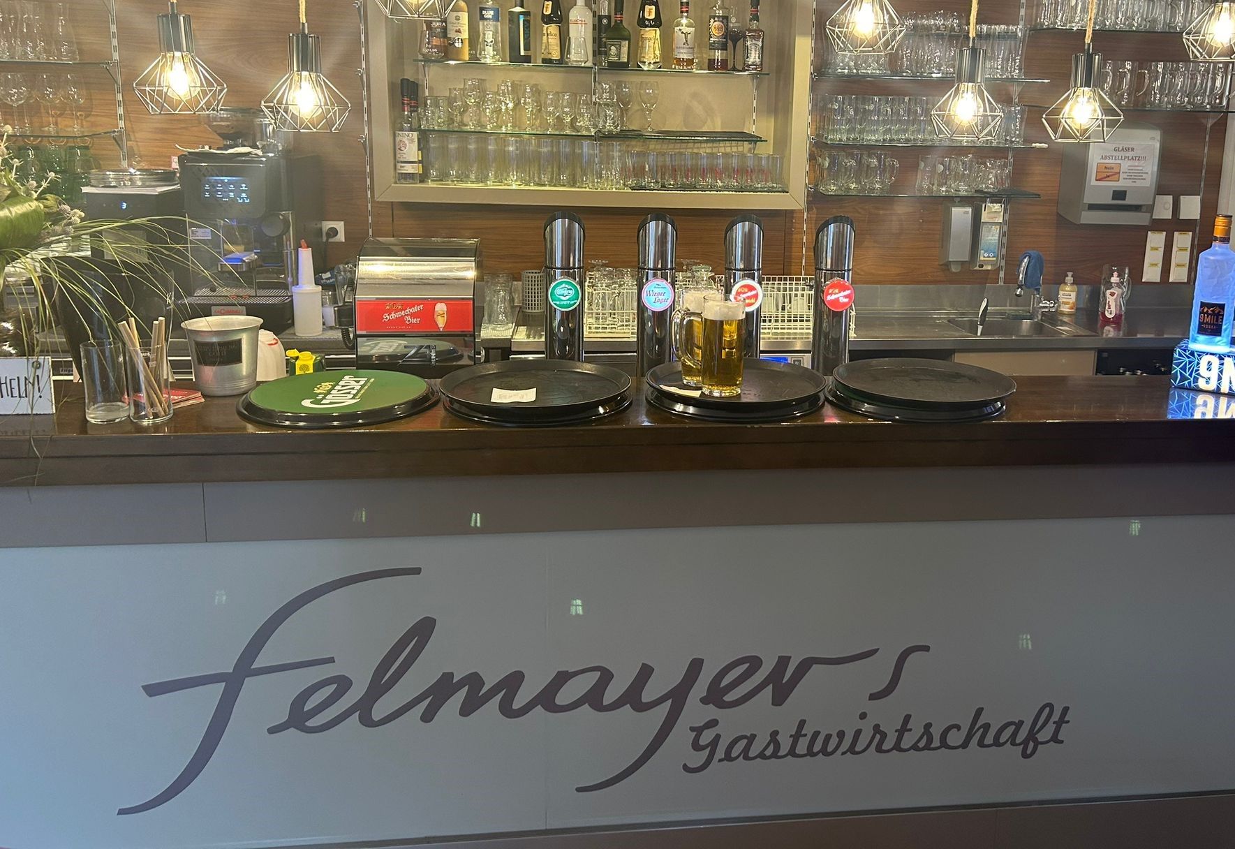 Felmayersova reštaurácia v Schwechate, bar 
