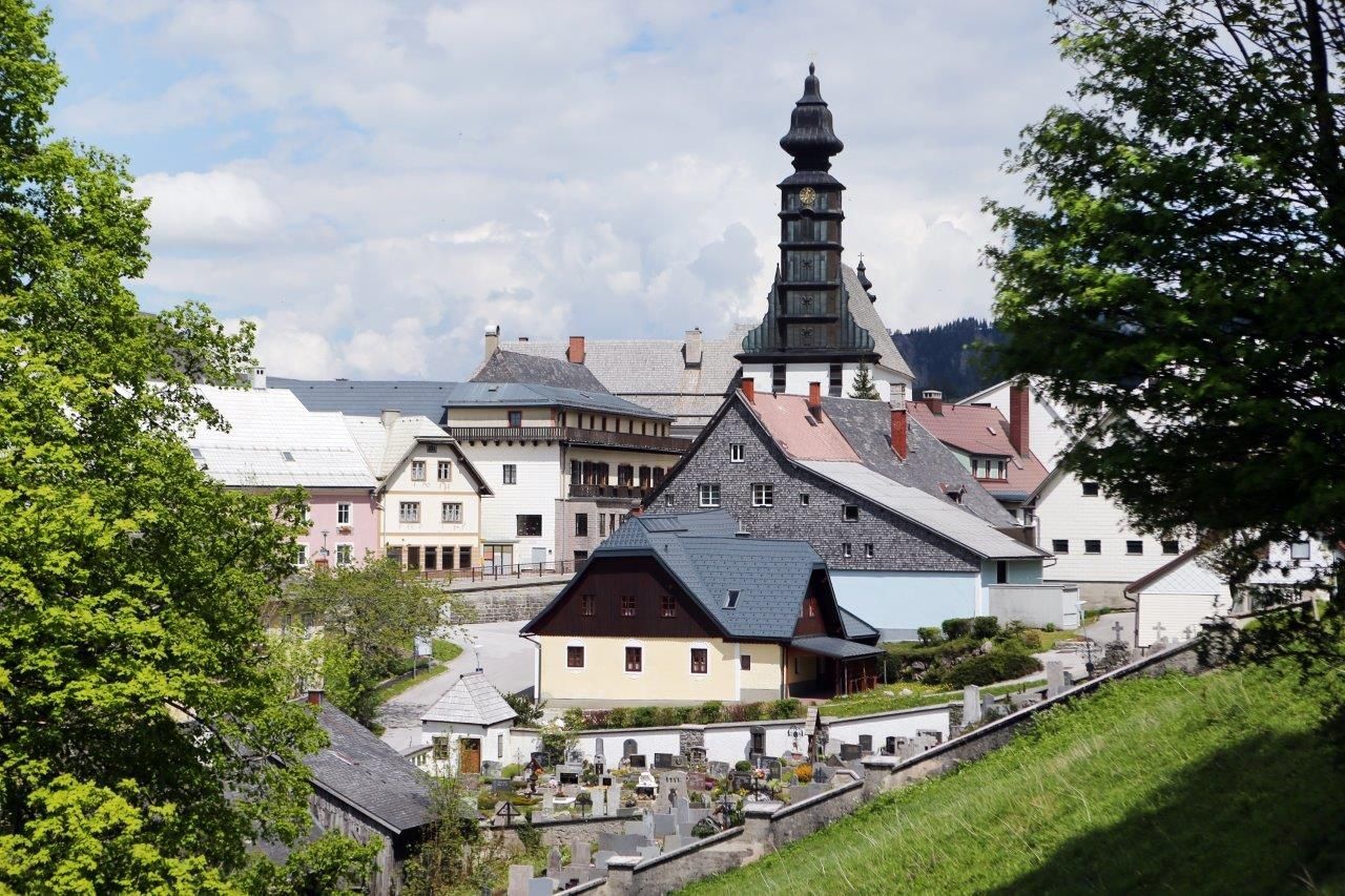 Východiskovým bodom tejto etapy je pokojné pútnické mestečko Annaberg