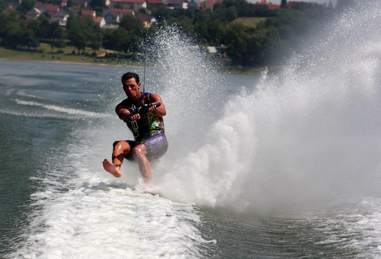 Slalom naboso
