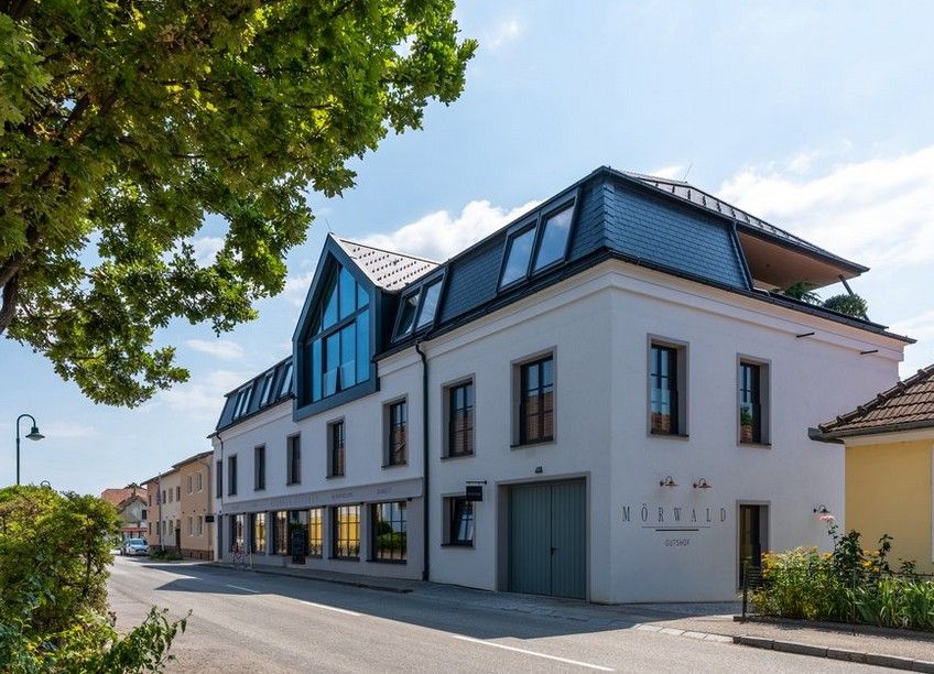 Pohľad na sídlo zvonku