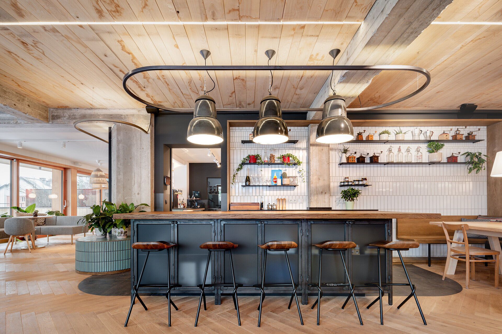 Kaviareň Y9 s barom