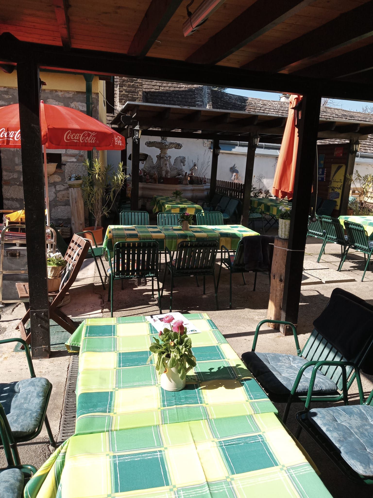 Záhrada pre hostí so stolmi Stadtwirt Windisch, Mannersdorf/Leithagebirge