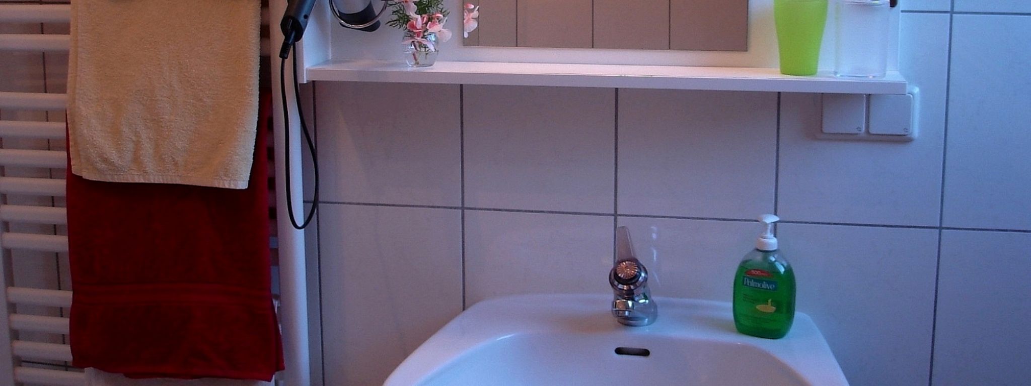 dovolenka-apartmán-kúpeľňa-umývadlo_1
