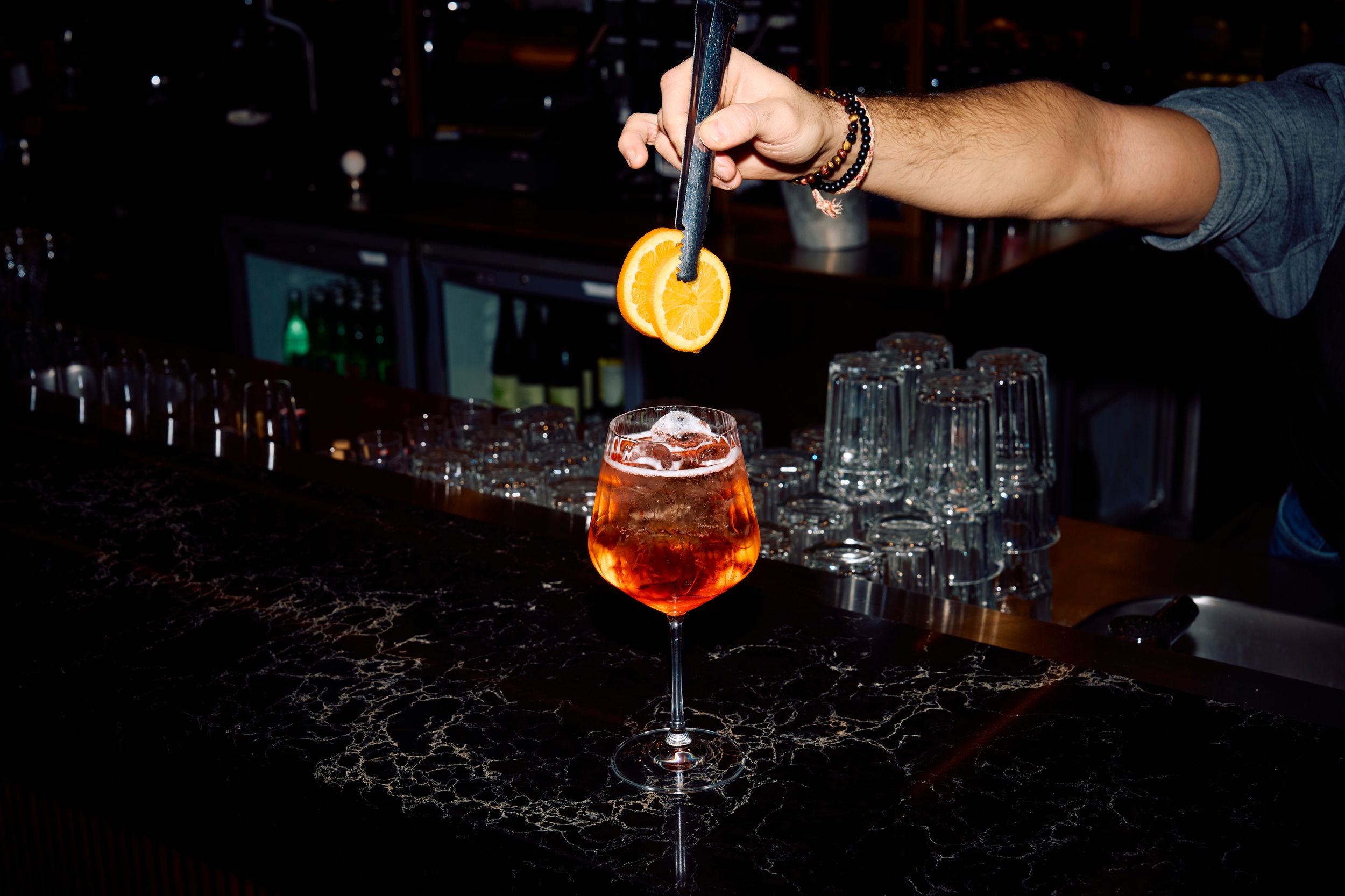 Aperol Spritz s plátkami pomaranča 