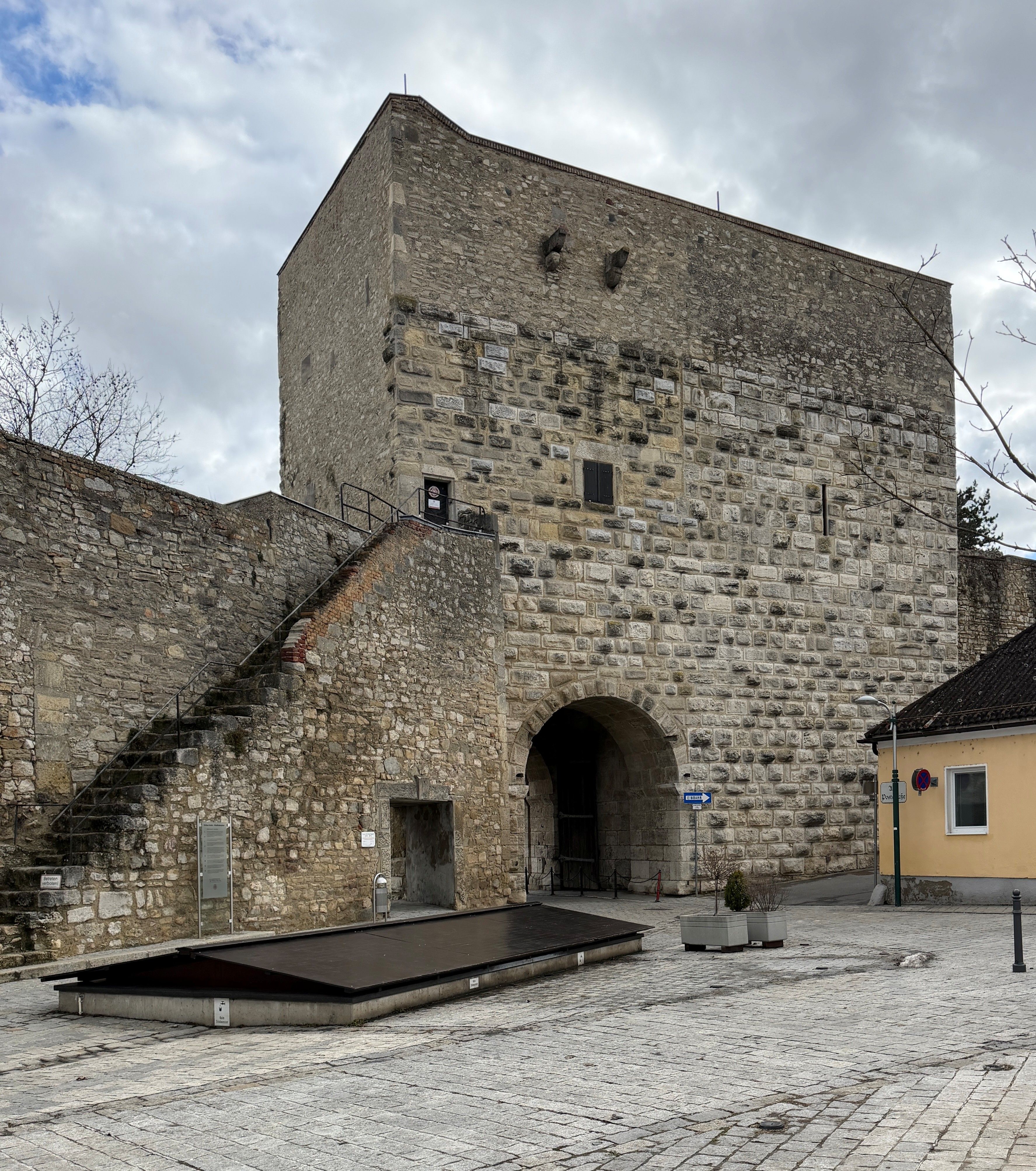 Mestská brána z 13. storočia. 