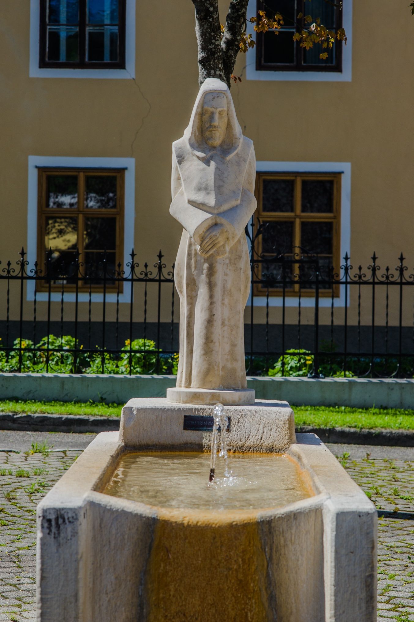 Dedinská fontána v Lackenhofe