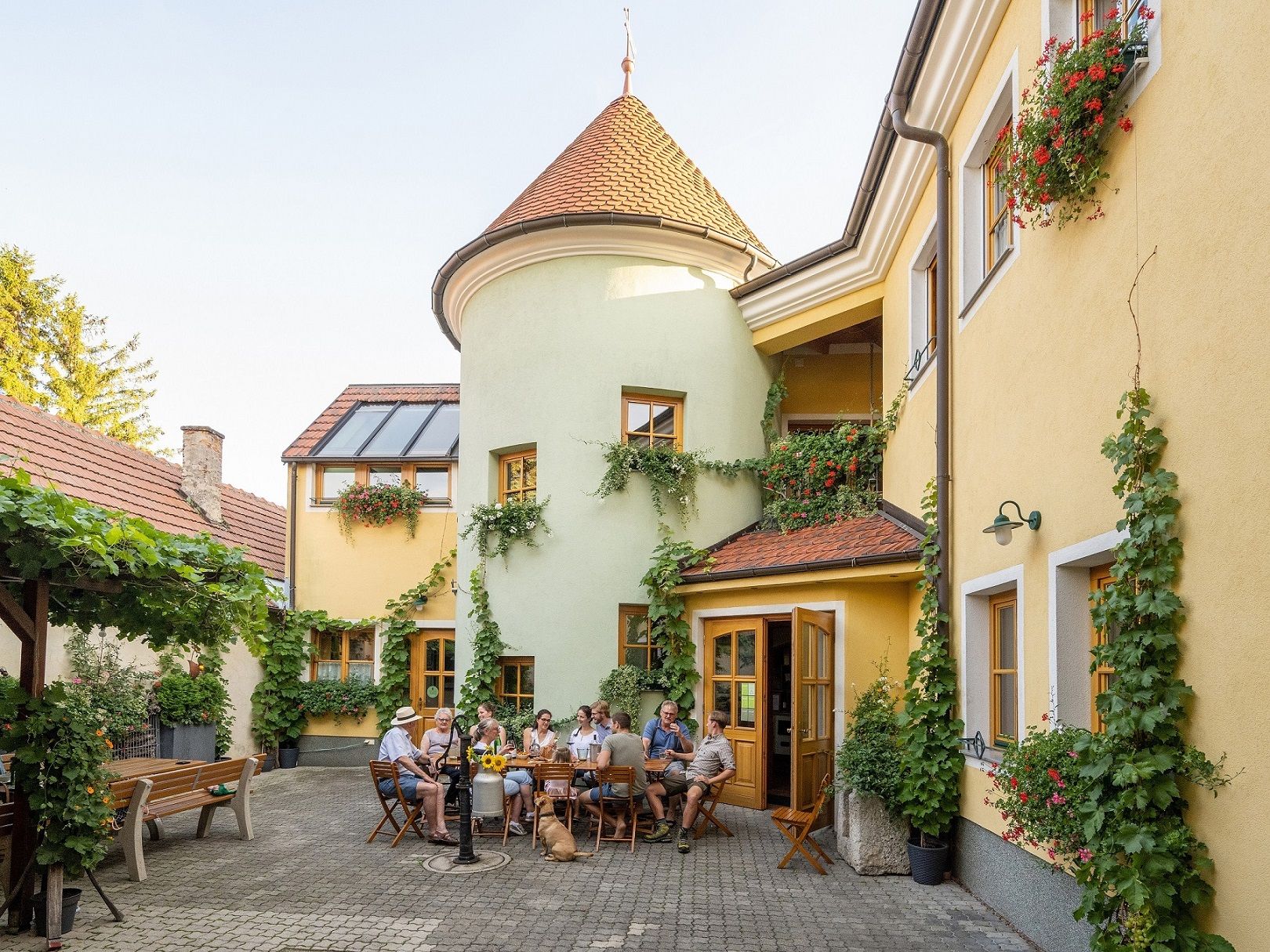 Vnútorné nádvorie, Vinárstvo Herzog, Brunngasse, Bad Vöslau